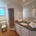 Avec Apercu Et Piscine Privee *