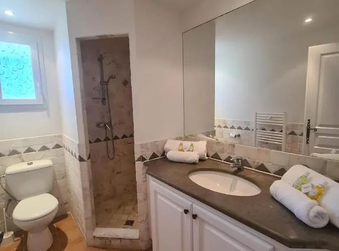 Avec Apercu Et Piscine Privee *